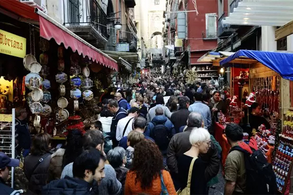 Via San Gregorio Armeno Napoli
